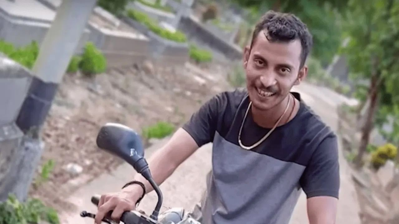 RG Kar Verdict : പണമല്ല, നീതിയാണ് വേണ്ടത് ! വിധി കേട്ടതിന് പിന്നാലെ പൊട്ടിക്കരഞ്ഞ് വനിതാ ഡോക്ടറുടെ മാതാപിതാക്കള്; ആര്ജി കര് കേസില് കോടതിയില് സംഭവിച്ചത് RG Kar Verdict : പണമല്ല, നീതിയാണ് വേണ്ടത് ! വിധി കേട്ടതിന് പിന്നാലെ പൊട്ടിക്കരഞ്ഞ് വനിതാ ഡോക്ടറുടെ മാതാപിതാക്കള്; ആര്ജി കര് കേസില് കോടതിയില് സംഭവിച്ചത്