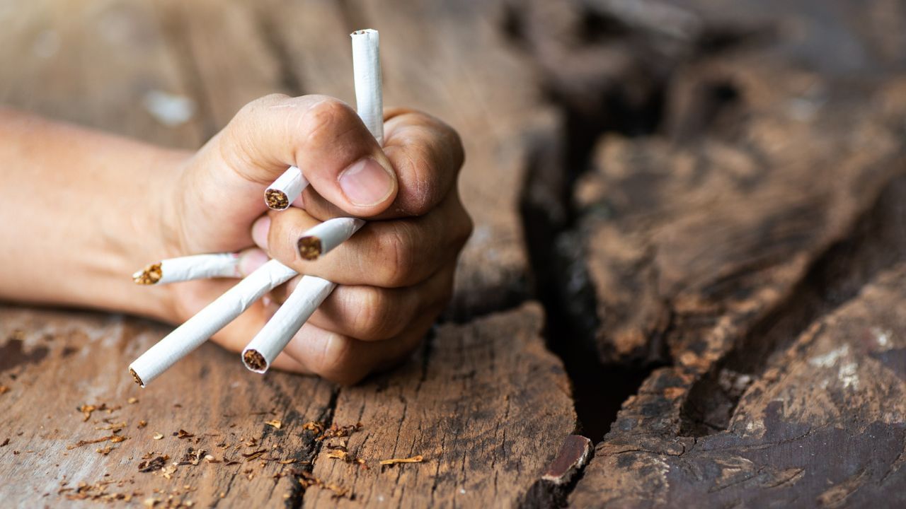 Smoking Health Issues In Children : കുട്ടികളിലെ പുകവലി ശീലം, തമാശയാണെന്ന് കരുതരുത്; വരുത്തി വെക്കുന്നത് വലിയ വിപത്ത് Smoking Health Issues In Children : കുട്ടികളിലെ പുകവലി ശീലം, തമാശയാണെന്ന് കരുതരുത്; വരുത്തി വെക്കുന്നത് വലിയ വിപത്ത്