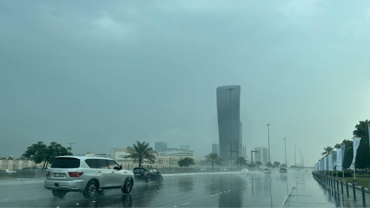 UAE weather: യുഎഇ കാലാവസ്ഥ: ശൈത്യത്തിനിടയിലും ദുബായ്, അബുദാബി, ഷാർജ എന്നിവിടങ്ങളിൽ നേരിയ മഴ