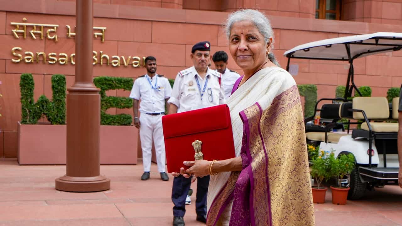 Budget 2026: ദമ്പതികള്‍ക്ക് ഒരുമിച്ച് നികുതിഫയല്‍ ചെയ്യാം, ഭാരം കുറയ്ക്കാം; ബജറ്റില്‍ ഈ മാറ്റവും പ്രതീക്ഷിക്കാം