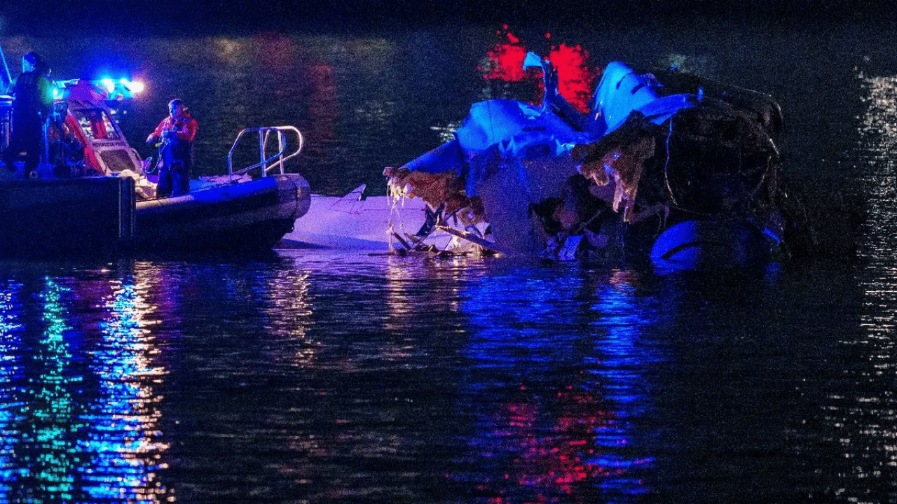 Washington Plane Crash: വാഷിംഗ്ടൺ വിമാനാപകടം; മുഴുവൻ യാത്രക്കാരും കൊല്ലപ്പെട്ടതായി റിപ്പോർട്ട്; 28 മൃതദേഹങ്ങൾ കണ്ടെടുത്തു