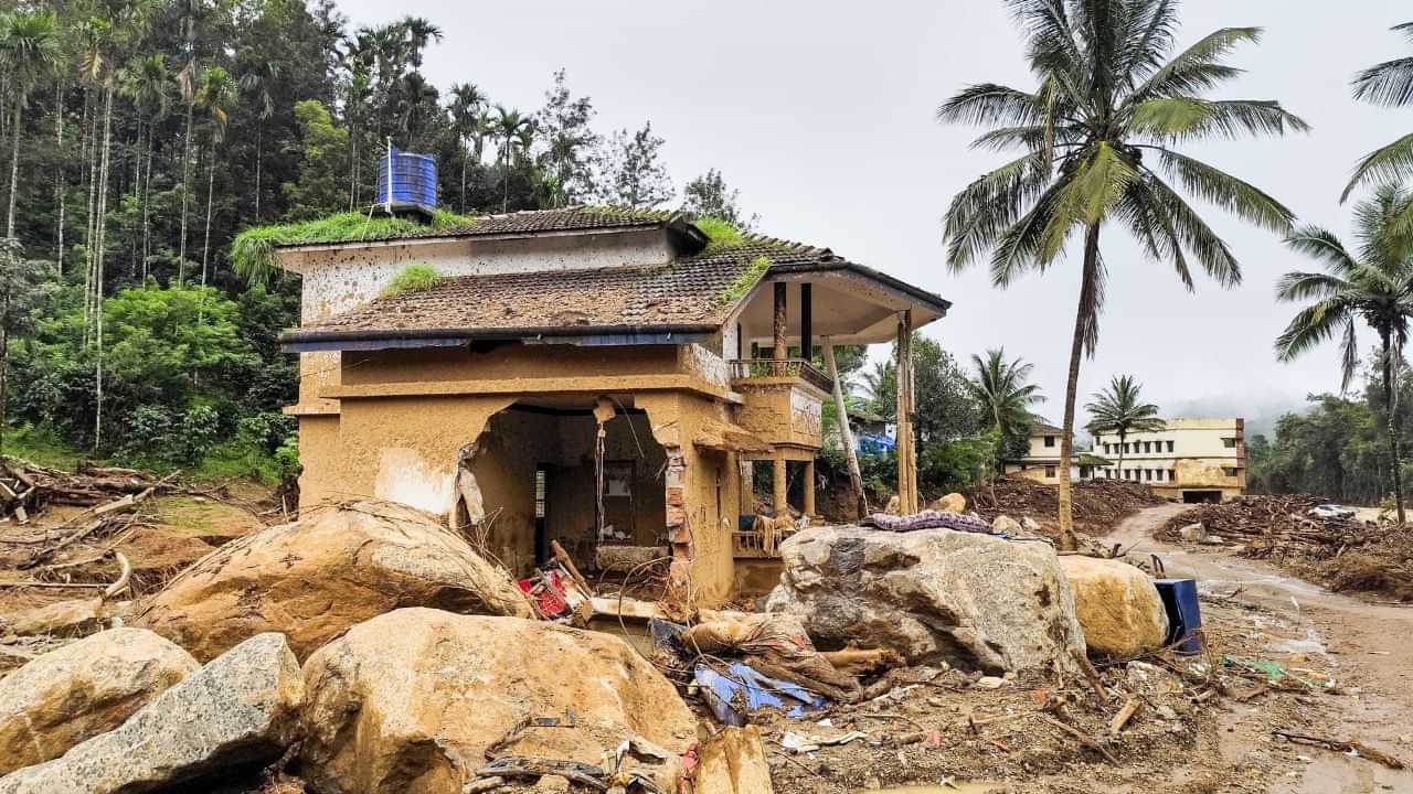 Wayanad Landslides: മനുഷ്യനിര്‍മിത ദുരന്തമല്ലാത്തതിനാല്‍ നഷ്ടപരിഹാരം ആവശ്യപ്പെടാനാകില്ല; വയനാട് വിഷയത്തില്‍ ഹൈക്കോടതി