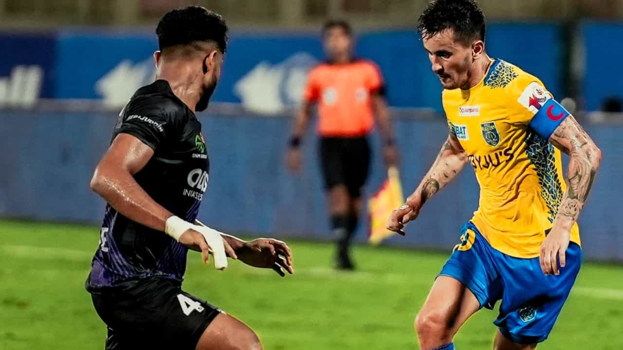 Kerala Blasters: ചവിട്ടിപ്പൊളിച്ച പിച്ചിൽ താരങ്ങളുടെ അവസ്ഥ എന്താവും?; ഒഡീഷയ്ക്കെതിരെ ബ്ലാസ്റ്റേഴ്സിൻ്റെ മത്സരം എവിടെ, എങ്ങനെ കാണാം? Kerala Blasters: ചവിട്ടിപ്പൊളിച്ച പിച്ചിൽ താരങ്ങളുടെ അവസ്ഥ എന്താവും?; ഒഡീഷയ്ക്കെതിരെ ബ്ലാസ്റ്റേഴ്സിൻ്റെ മത്സരം എവിടെ, എങ്ങനെ കാണാം?