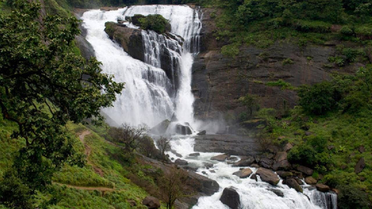 കർണാടകയിലെ പ്രധാന വിനോദസഞ്ചാര കേന്ദ്രമാണ് കൂർഗ്. കിഴക്കിന്റെ സ്കോട്ട്ലാൻഡ് എന്നാണ് കൂർഗ് അറിയപ്പെടുന്നത്. കേരളത്തിലേയും കർണാടകയിലേയും ആളുകൾ വേനൽക്കാലത്ത് എത്തിച്ചേരാറുള്ള പ്രധാന വിനോദ സഞ്ചാര കേന്ദ്രമാണ് ഇത് ഇത്. (image credits:facebook)