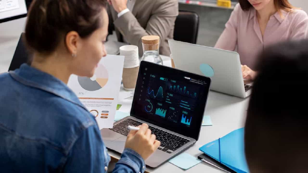 Best UAE Jobs 2025: 2025-ൽ ഗൾഫിൽ ഏറ്റവും കൂടുതൽ ശമ്പളം വാങ്ങാൻ പറ്റുക ഈ മേഖലകളിൽ