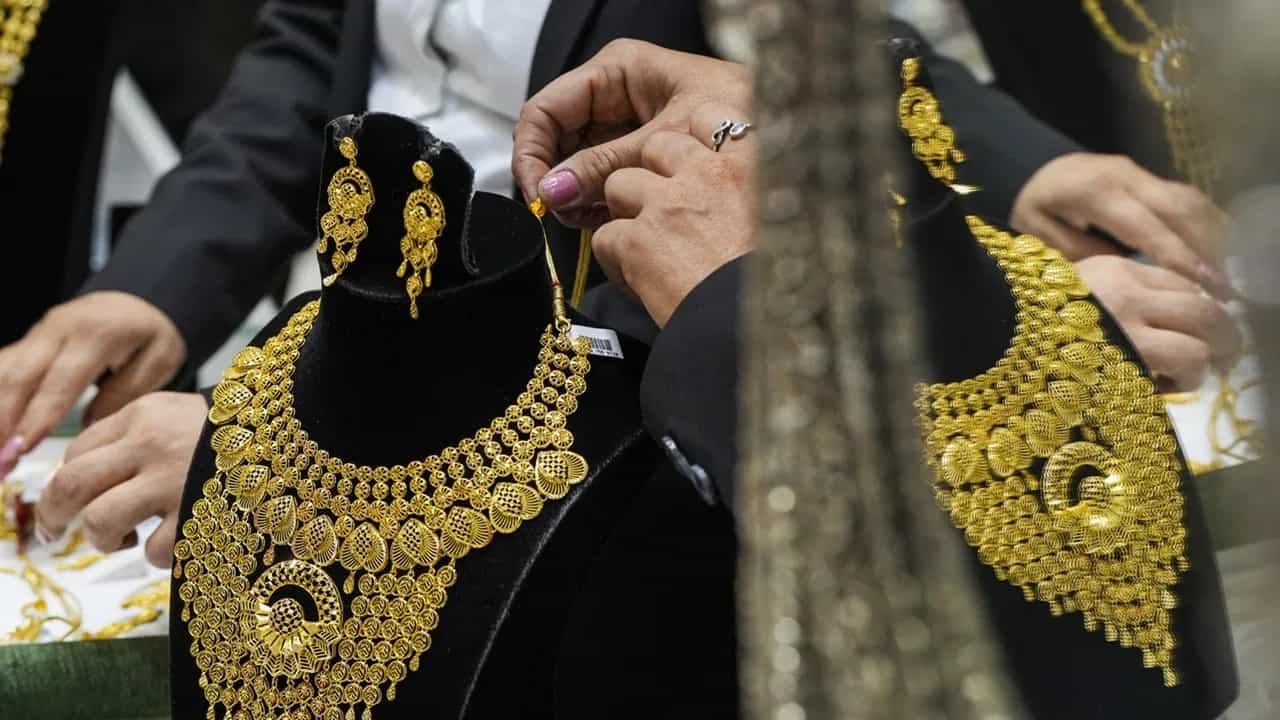 Kerala Gold Rate : നാല് ദിവസത്തെ വിശ്രമത്തിന് ശേഷം സ്വര്ണവിലയില് വര്ധനവ്; ഇന്നത്തെ നിരക്ക് ഇതാ Kerala Gold Rate : നാല് ദിവസത്തെ വിശ്രമത്തിന് ശേഷം സ്വര്ണവിലയില് വര്ധനവ്; ഇന്നത്തെ നിരക്ക് ഇതാ