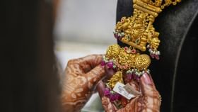 Kerala Gold Rate : ഹാവൂ, ആശ്വാസം; തുടര്‍ച്ചയായ കുതിപ്പിന് ശേഷം, ചെറു കിതപ്പ് ! സ്വര്‍ണവിലയില്‍ ഇന്ന് ഇടിവ്‌