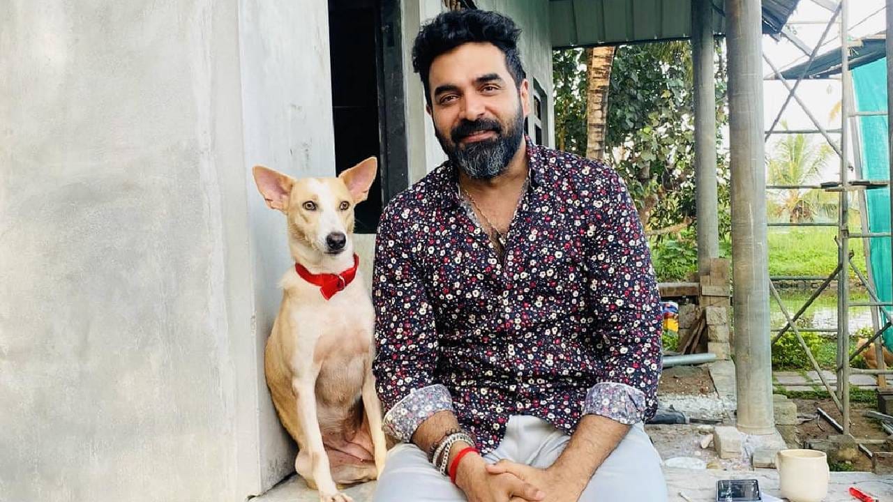 അതേസമയം ഹണി റോസിനെ ലൈംഗികമായി അധിക്ഷേപിച്ച കേസിൽ വ്യവസായി ബോബി ചെമ്മണ്ണൂരിൻ്റെ ജാമ്യാപേക്ഷ തള്ളി കോടതി. എറണാകുളം ജുഡീഷ്യൽ ഫസ്റ്റ് ക്ലാസ് കോടതി 2 ആണ് ജാമ്യാപേക്ഷ തള്ളിയത്. ബോബിയെ കോടതി പതിനാല് ദിവസത്തേക്ക് റിമാൻഡ് ചെയ്തു. (image credits: facebook)