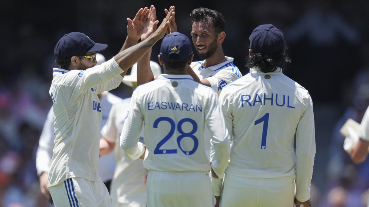 India vs Australia : വെല്ഡണ് ബൗളേഴ്സ് ! സിഡ്നിയില് ഇന്ത്യയ്ക്ക് മേല്ക്കൈ, ആദ്യ ഇന്നിംഗ്സില് ലീഡ് India vs Australia : വെല്ഡണ് ബൗളേഴ്സ് ! സിഡ്നിയില് ഇന്ത്യയ്ക്ക് മേല്ക്കൈ, ആദ്യ ഇന്നിംഗ്സില് ലീഡ്