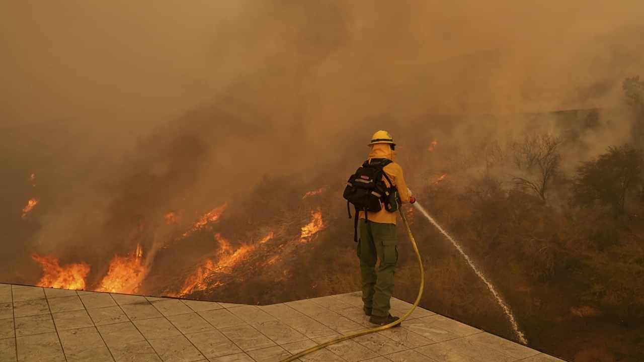 Los Angeles wildfires : അണയാതെ കാട്ടുതീ, ആശങ്കയില്‍ ഒരു ജനത; ലോസ് ഏഞ്ചല്‍സില്‍ മരണസംഖ്യ ഉയരുന്നു