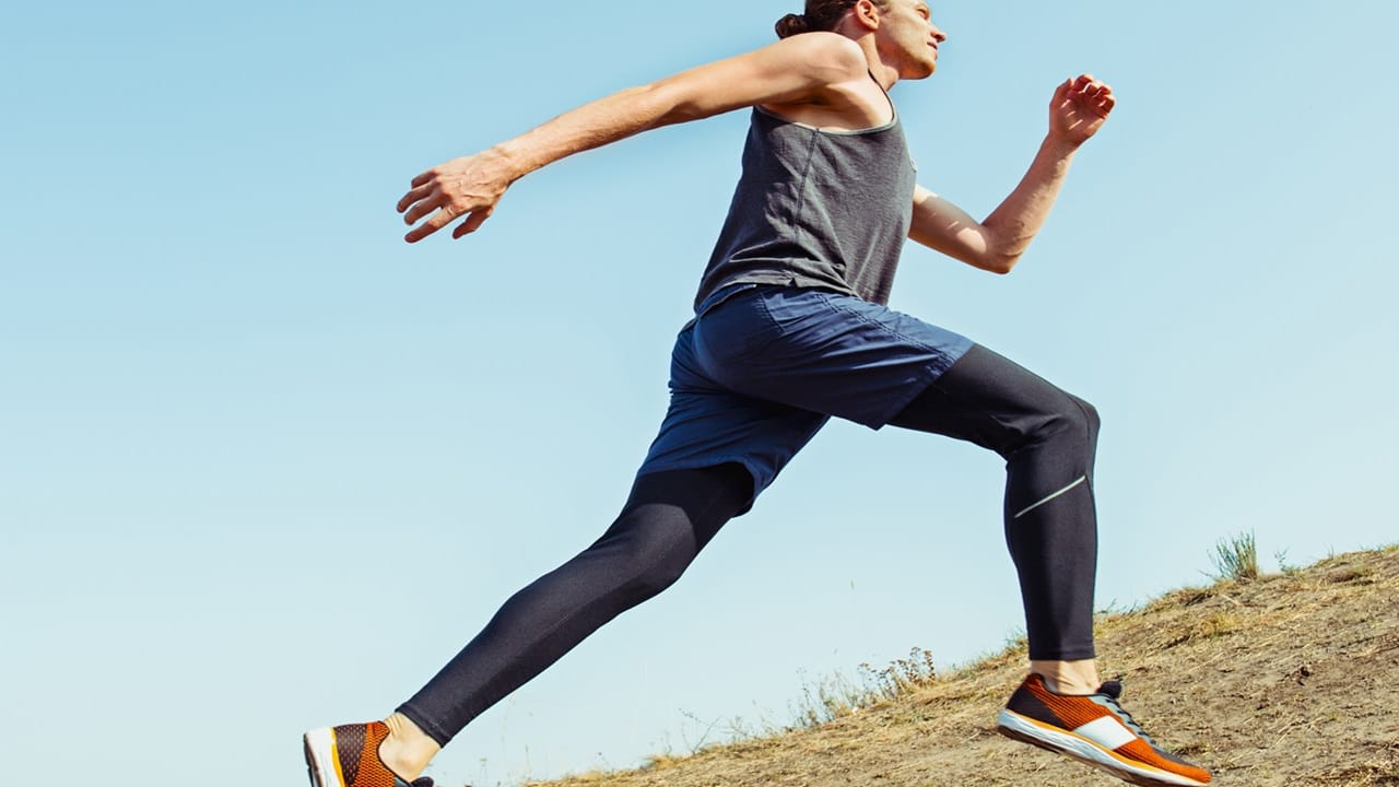 ശരീരത്തിന് വ്യായാമം അത്യാന്താപേക്ഷിതമാണ്. വ്യായാമത്തില് തന്നെ ഏറ്റവും മികച്ചതാണ് ഓട്ടം. ഹൃദയാരോഗ്യത്തിനും പേശികളെ ശക്തിപ്പെടുത്തുന്നതിനും ഭാരം നിയന്ത്രിക്കുന്നതിനും ഓട്ടം സഹായകരമാണ്. ദിവസവും ഓടുന്നത് ഫിറ്റ്നസ് മെച്ചപ്പെടുത്തും (Image Credits : Freepik)