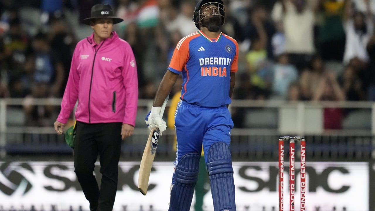 എങ്കിലും ഇന്ന് ആരംഭിക്കുന്ന ഇംഗ്ലണ്ടിനെതിരായ ടി20 പരമ്പര സഞ്ജുവിന് നിര്‍ണായകമാണ്. പരമ്പരയില്‍ മികച്ച പ്രകടനം നടത്തിയാല്‍ വിമര്‍ശകര്‍ക്കുള്ള കൃത്യമായ മറുപടിയാകും അത്. ടി20 പരമ്പരയില്‍ സഞ്ജുവും അഭിഷേക് ശര്‍മയും ഓപ്പണര്‍മാരാകാനാണ് സാധ്യത. സഞ്ജുവാണ് ടീമിലെ പ്രധാന വിക്കറ്റ് കീപ്പര്‍ (Image Credits : PTI)