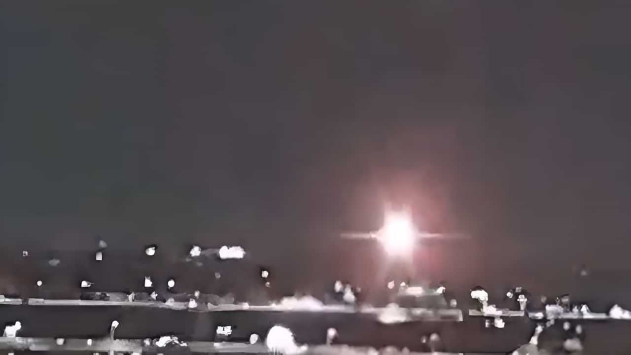 Plane Accident : യുഎസില്‍ ലാന്‍ഡിങ്ങിനിടെ വിമാനവും ഹെലികോപ്ടറും കൂട്ടിയിടിച്ചു, 64 യാത്രക്കാര്‍ക്കായി രക്ഷാപ്രവര്‍ത്തനം