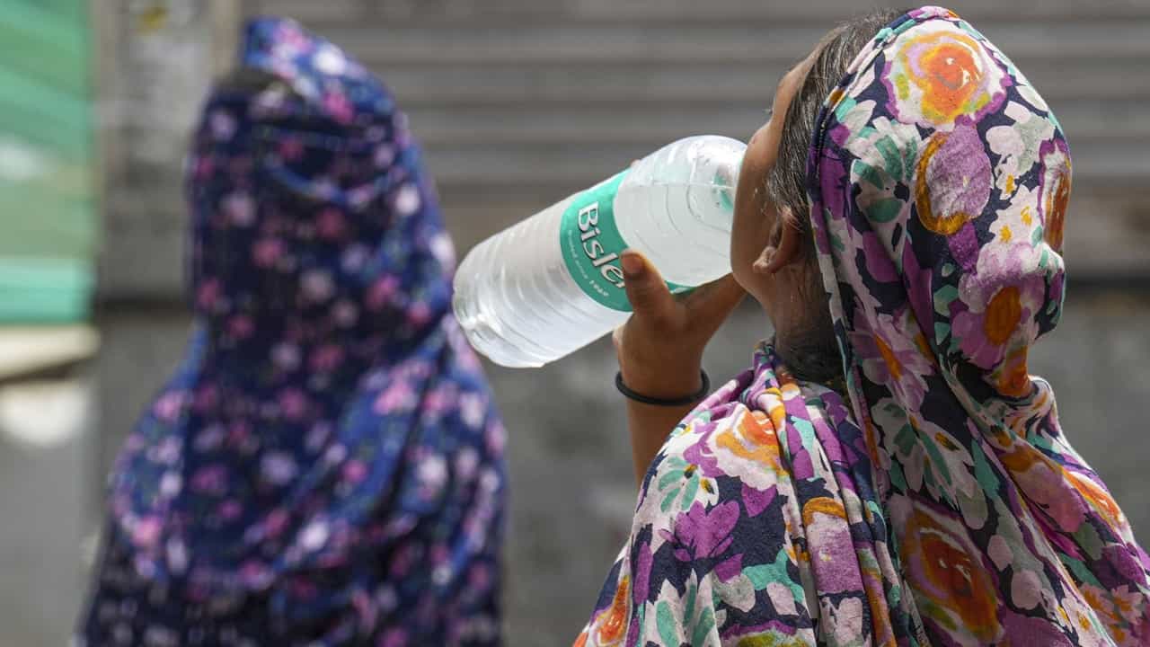 Kerala Weather Update : കാലാവസ്ഥ സീനാണ്; സംസ്ഥാനത്ത് താപനില ഉയര്‍ന്നേക്കുമെന്ന് മുന്നറിയിപ്പ്; ഇക്കാര്യങ്ങള്‍ ശ്രദ്ധിക്കാം