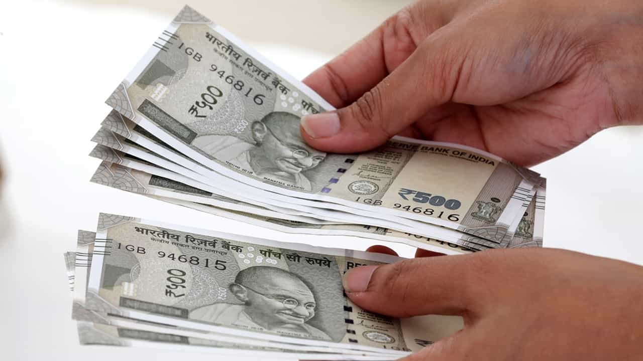 Christmas New Year Bumper 2025 : ഒന്നാം സമ്മാനം 20 കോടി രൂപ; ക്രിസ്മസ് ബമ്പര്‍ അടിച്ചാല്‍ കയ്യില്‍ കിട്ടുന്നതോ? കണക്കുകള്‍ ഇങ്ങനെ