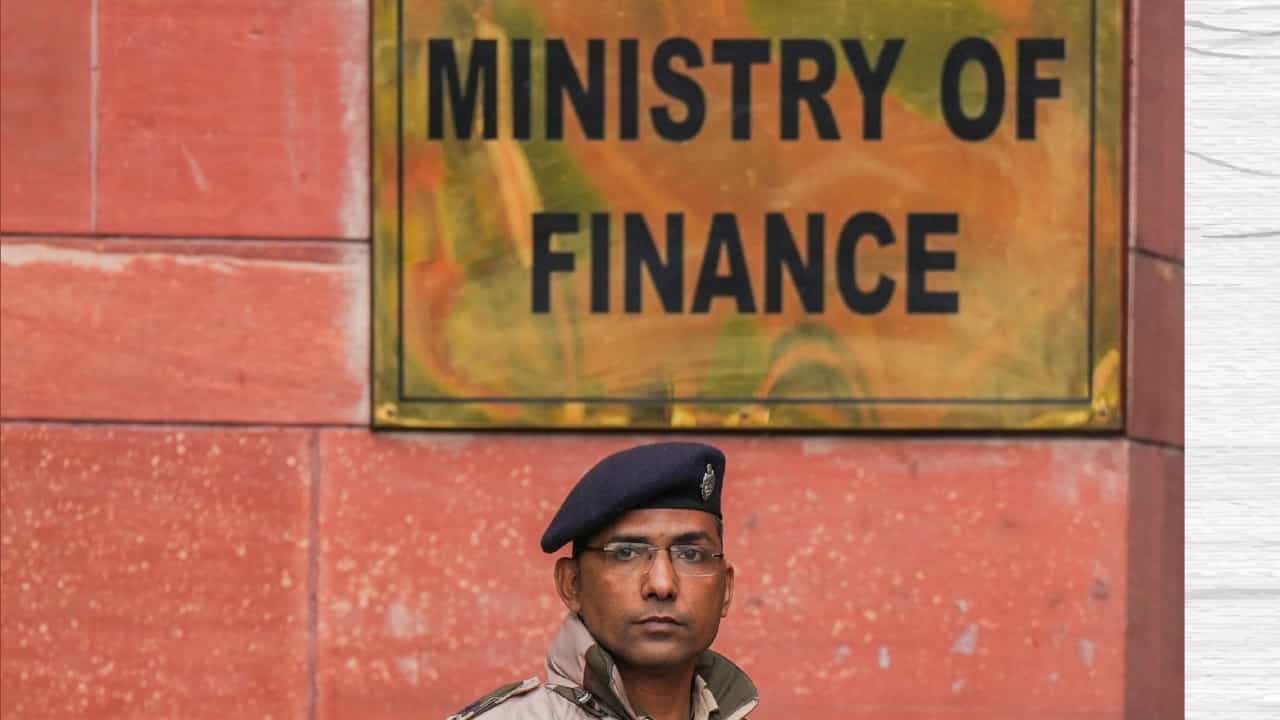 8th Pay Commission: ഡിഎ അടിസ്ഥാന ശമ്പളത്തിൽ ലയിപ്പിക്കുമെങ്കിൽ? സർക്കാർ ജീവനക്കാരെ ഞെട്ടിക്കുന്ന ആ പ്രഖ്യാപനം എപ്പോൾ