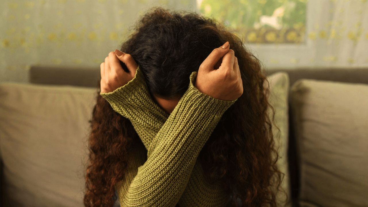 POCSO Case: പൊതു ശൗചാലയത്തിൽ വെച്ച് 10 വയസുകാരിയെ പീഡിപ്പിച്ചു; കരച്ചിൽ കേട്ട് വാതിൽ തള്ളിത്തുറന്ന അമ്മ കണ്ടത് വിവസ്ത്രനായ യുവാവിനെ POCSO Case: പൊതു ശൗചാലയത്തിൽ വെച്ച് 10 വയസുകാരിയെ പീഡിപ്പിച്ചു; കരച്ചിൽ കേട്ട് വാതിൽ തള്ളിത്തുറന്ന അമ്മ കണ്ടത് വിവസ്ത്രനായ യുവാവിനെ