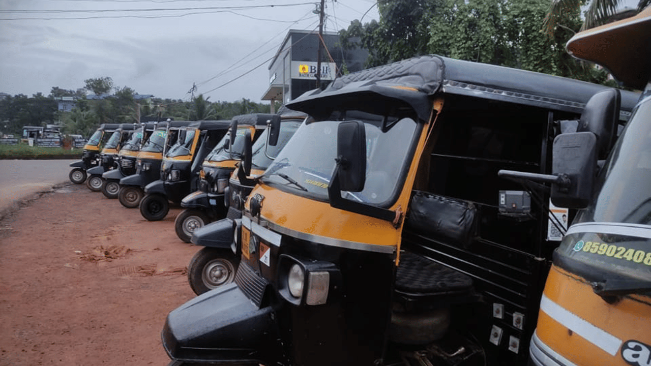 Auto-Rickshaw Fare Meter: മീറ്റര്‍ പ്രവര്‍ത്തിച്ചില്ലെങ്കില്‍ സൗജന്യ യാത്ര സ്റ്റിക്കര്‍ പതിപ്പിച്ചോളൂ; ഓട്ടോയിലെ മാറ്റങ്ങള്‍ ഇന്ന് മുതല്‍