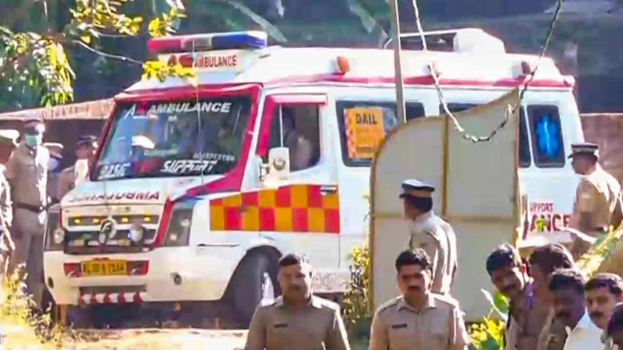 Munnar Bus Accident : മൂന്നാർ എക്കോ പോയിൻ്റിൽ ബസ് മറിഞ്ഞ് അപകടം; മൂന്ന് വിദ്യാർഥികൾ മരിച്ചു