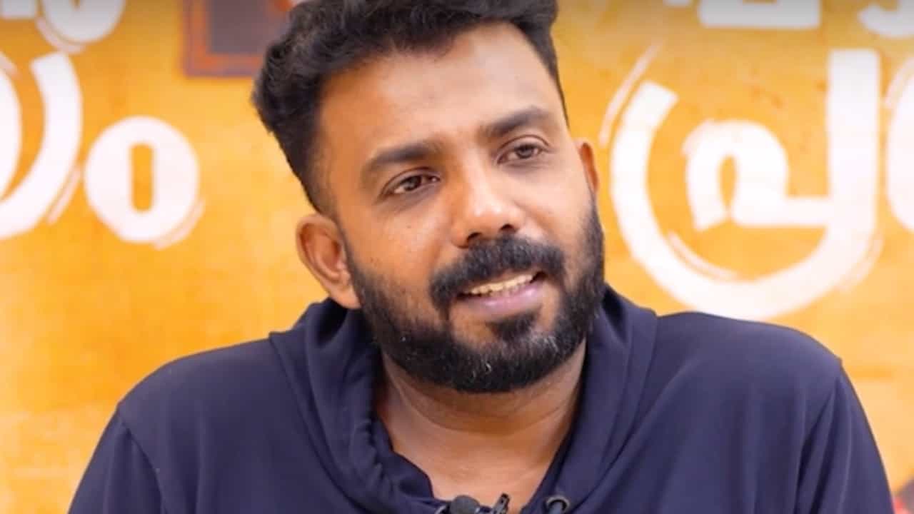 Actor Azees Nedumangad: നാലും മൂന്നും ഏഴ് പടമേ ആയുള്ളൂ തള്ള് കേട്ടാൽ തോന്നും: അസീസ് നെടുമങ്ങാടിൻ്റെ വീഡിയോയിൽ തെറിവിളി
