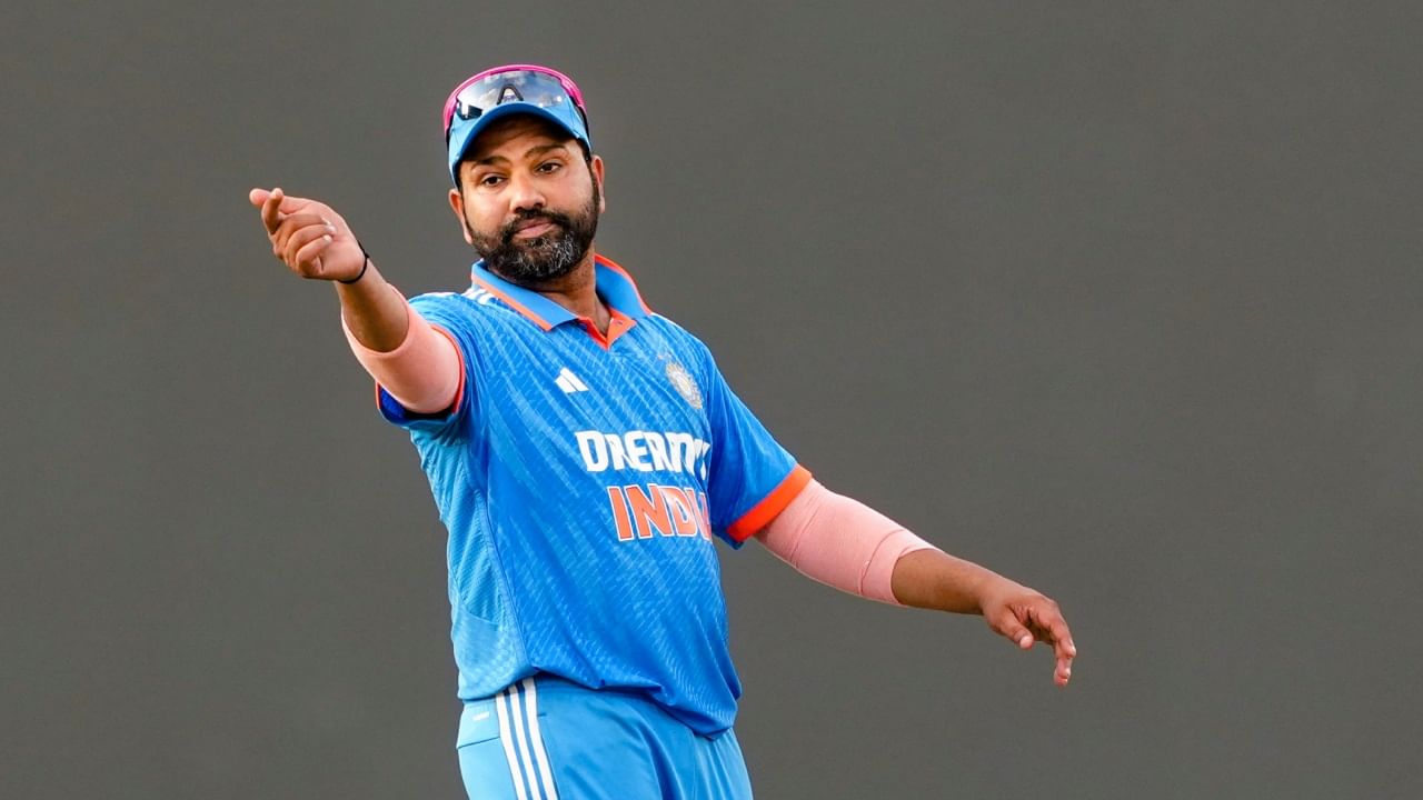 രോഹിത് ശർമ്മ വിരമിച്ചതോടെ ടി20യിൽ സൂര്യകുമാർ യാദവിനെ സ്ഥിരം ക്യാപ്റ്റനാക്കിയിരുന്നു. ടെസ്റ്റിൽ പേസ് ബൗളർ ജസ്പ്രീത് ബുംറയ്ക്കാണ് സാധ്യത. അതേസമയം, ഫാസ്റ്റ് ബൗളറായതിനാൽ ബുംറയ്ക്ക് പരിക്കേൽക്കാനുള്ള സാധ്യത അധികമാണ്. അതുകൊണ്ട് തന്നെ യശസ്വി ജയ്സ്വാൾ, ഋഷഭ് പന്ത് എന്നിവരെയും ബിസിസിഐ പരിഗണിക്കുന്നുണ്ട്. (Image Credits - PTI)