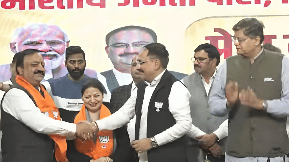 Aam Aadmi Party: ആം ആദ്മിക്ക് തിരിച്ചടി; പാര്ട്ടിവിട്ട എംഎല്എമാര് ബിജെപിയില് ചേര്ന്നു Aam Aadmi Party: ആം ആദ്മിക്ക് തിരിച്ചടി; പാര്ട്ടിവിട്ട എംഎല്എമാര് ബിജെപിയില് ചേര്ന്നു