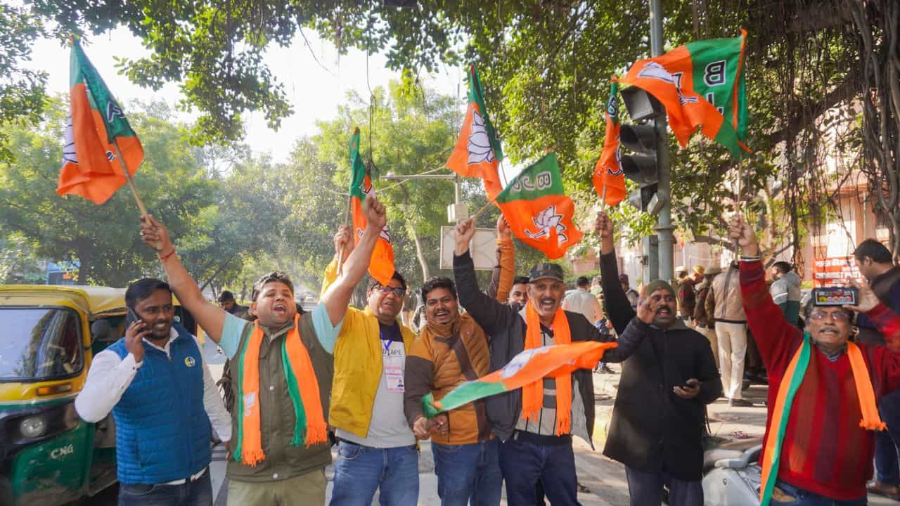 Delhi Election Result 2025 : ഡൽഹിയിൽ നൂനപക്ഷ കേന്ദ്രങ്ങളിലും ബിജെപിക്ക് മുൻതൂക്കം; പ്രമുഖർക്കടക്കം ആം ആദ്മിക്ക് അടിപതറി