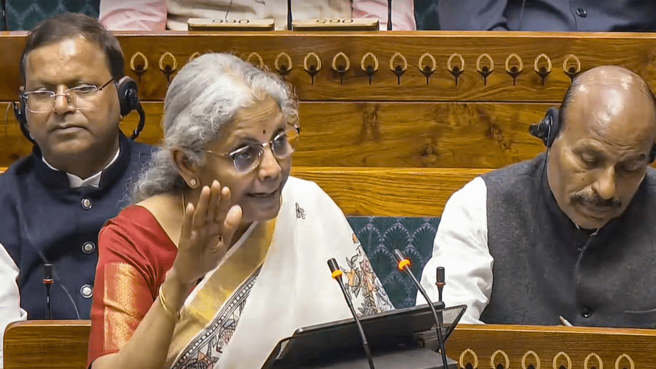 Union Budget 2025: ആശ്വാസ പ്രഖ്യാപനം ! കാന്‍സര്‍ മരുന്നുകള്‍ക്ക് വില കുറയും, 36 ജീവന്‍ രക്ഷാ മരുന്നുകള്‍ക്ക് ഇനി കസ്റ്റംസ് തീരുവയില്ല