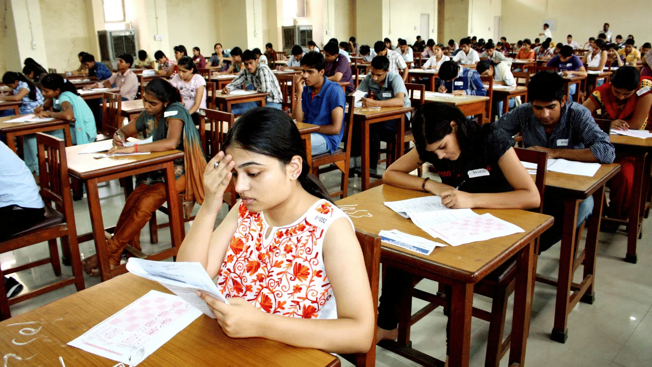 CBSE Board Exams: സിബിഎസ്ഇ ബോര്ഡ് പരീക്ഷ ഹാള്ടിക്കറ്റ് എത്തി; എങ്ങനെ ഡൗണ്ലോഡ് ചെയ്യാം CBSE Board Exams: സിബിഎസ്ഇ ബോര്ഡ് പരീക്ഷ ഹാള്ടിക്കറ്റ് എത്തി; എങ്ങനെ ഡൗണ്ലോഡ് ചെയ്യാം
