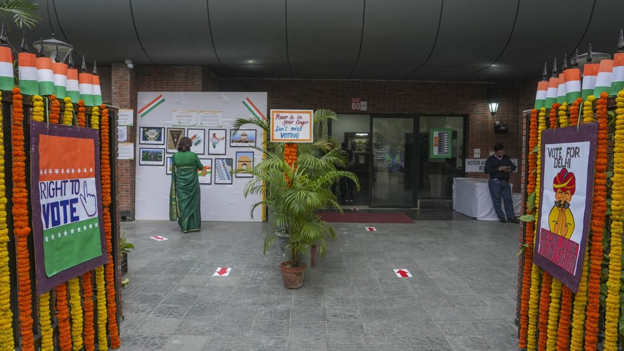 എഐഎംഐഎമ്മിന് 0.77 ശതമാനം വോട്ടുകളാണ് കിട്ടിയത്. 0.58 ശതമാനം വോട്ടുകളാണ് ബിഎസ്പിയുടെ സമ്പാദ്യം. 1.06 ശതമാനം വോട്ടുകള് ജെഡിയു കൊണ്ടുപോയി. 0.53 ശതമാനം വോട്ടുകളാണ് എല്ജെപിആര്വിക്ക് കിട്ടിയത്. എന്സിപിക്ക് 0.06 ശതമാനം വോട്ടുകള് നേടാനായി. നോട്ടയ്ക്ക് മാത്രം 0.57 ശതമാനം വോട്ടുകള് ലഭിച്ചു (Image Credits : PTI)