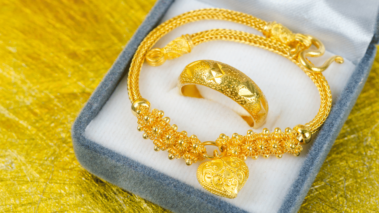 Kerala Gold Price: നേരിയ ആശ്വാസം! മാറ്റമില്ലാതെ സ്വർണ വില; ഇന്നത്തെ നിരക്ക് അറിയാം Kerala Gold Price: നേരിയ ആശ്വാസം! മാറ്റമില്ലാതെ സ്വർണ വില; ഇന്നത്തെ നിരക്ക് അറിയാം