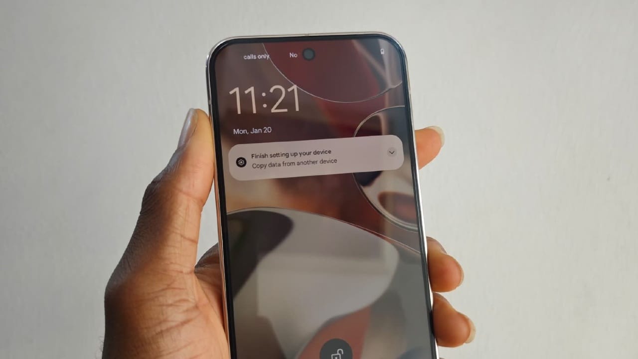 ഗൂഗിൾ പിക്സലിൻ്റെ മിഡ് റേഞ്ച് ഫോണായ ഗൂഗിൾ പിക്സൽ 9എ അണിയറയിലൊരുങ്ങുന്നു. ടെൻസർ ജി4 ചിപ്സെറ്റിലാണ് ഗൂഗിൾ പിക്സലിൻ്റെ പുതിയ മോഡൽ ഒരുങ്ങുന്നത്. ആൻഡ്രോയ്ഡ് 16 അവതരിപ്പിക്കപ്പെടുന്നതിന് മുൻപ് ഫോണെത്തിയേക്കും. 2025 മധ്യത്തോടെ ഫോൺ പുറത്തിറങ്ങുമെന്നാണ് സൂചന. (Image Courtesy - Social Media)
