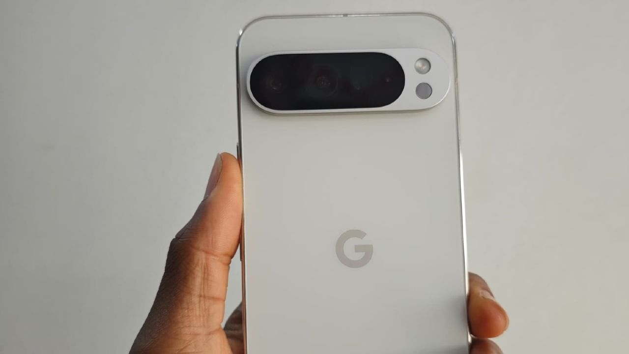 ആൻഡ്രോയ്ഡ് 15 ഔട്ട് ഓഫ് ദി ബോക്സിലാവും ഫോൺ പ്രവർത്തിക്കുക. 5100 എംഎഎച്ചാണ് ബാറ്ററി. മാർച്ചിൽ ഫോൺ പുറത്തിറങ്ങിയേക്കുമെന്ന് സൂചനകളുണ്ടെങ്കിലും ഇതിൽ ഔദ്യോഗിക സ്ഥിരീകരണമുണ്ടായിട്ടില്ല. ഇന്ത്യയിലും വിദേശത്തും ഒരുമിച്ചാവും ഫോൺ റിലീസാവുക എന്നും സൂചനകളുണ്ട്. (Image Courtesy - Social Media)