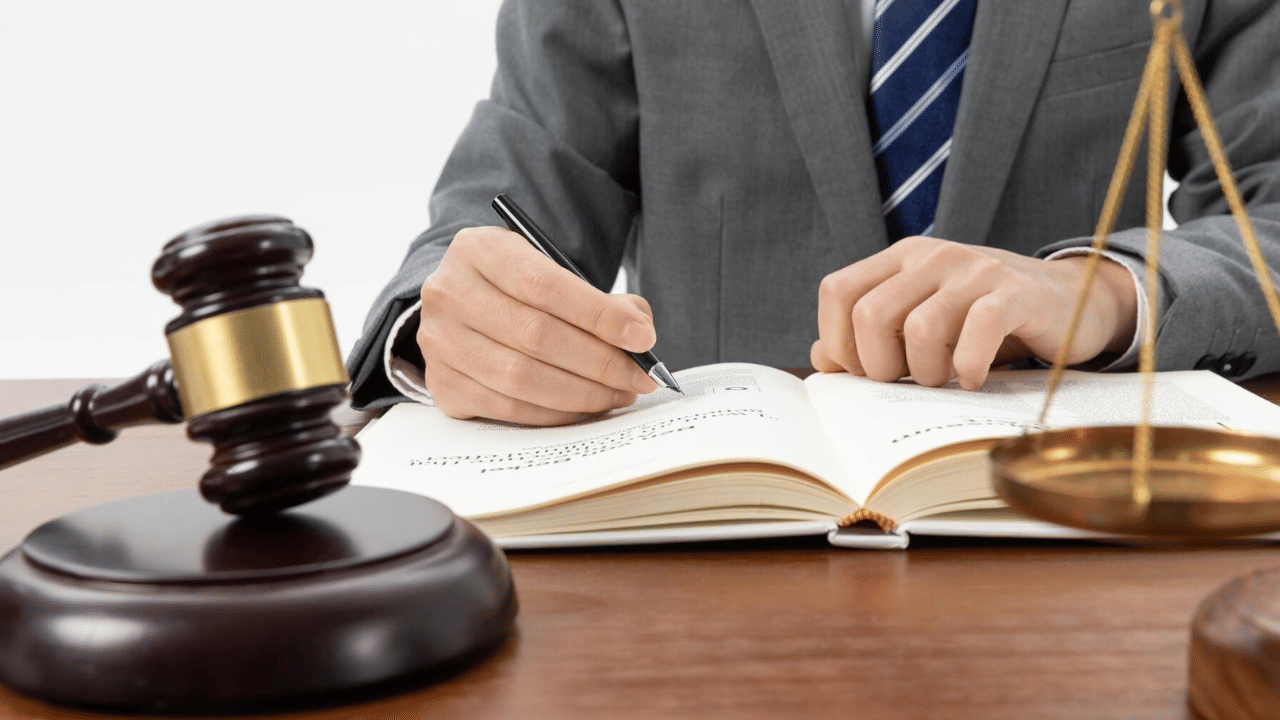 ചെയ്യാത്ത കൊലക്കുറ്റത്തിന് പരോൾ പോലുമില്ലാതെ 30 വർഷം ജയിലിൽ; ഒടുവിൽ നീതി, 51കാരൻ പുറത്തേക്ക്