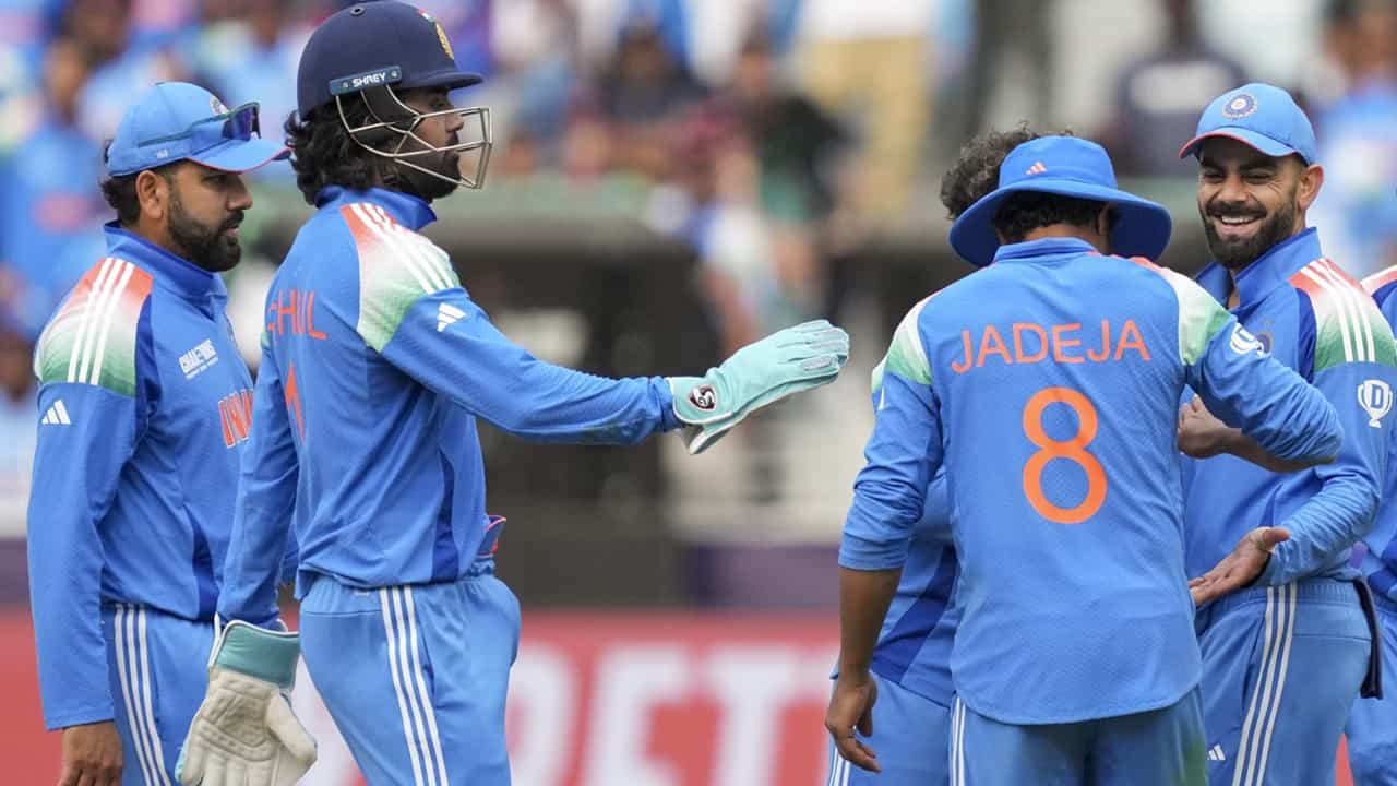 ICC Champions Trophy 2025: മറ്റ് ടീമുകള്‍ യാത്ര ചെയ്യുന്നു, ഇന്ത്യയ്ക്ക് എങ്ങോട്ടും പോകണ്ട ! വിമര്‍ശിച്ച് മുന്‍ ഇംഗ്ലണ്ട് താരങ്ങള്‍