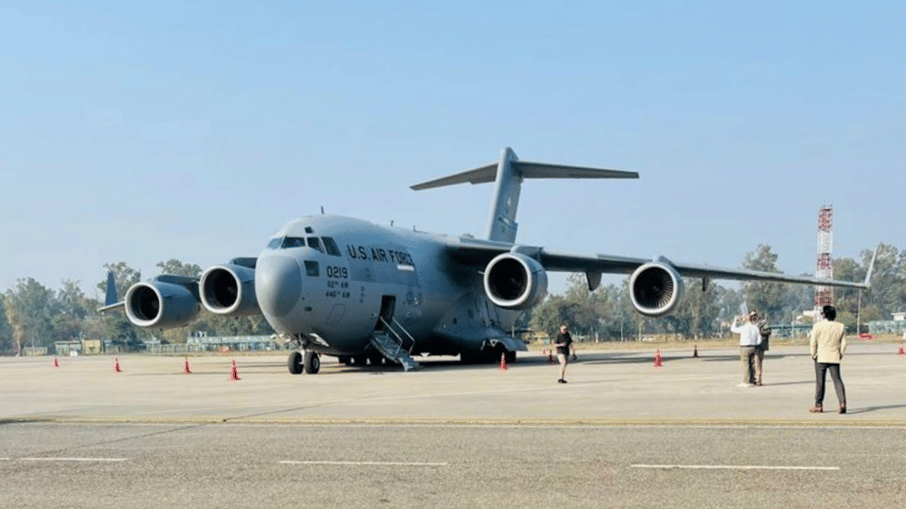 Illegal Indian Migrants in US: യുഎസ് നാടുകടത്തൽ: അനധികൃത ഇന്ത്യൻ കുടിയേറ്റക്കാരെ കൊണ്ട് രണ്ടു വിമാനങ്ങൾ ഈ ആഴ്ചയെത്തുമെന്ന് റിപ്പോർട്ട്