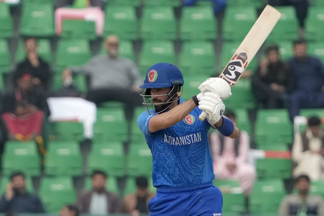 മത്സരത്തിൽ 177 റൺസിൻ്റെ തകർപ്പൻ ഇന്നിംഗ്സ് കളിച്ച സദ്രാൻ നിരവധി റെക്കോർഡുകളും തൻ്റെ പേരിലാക്കി. ചാമ്പ്യൻസ് ട്രോഫിയിൽ സെഞ്ചുറി നേടുന്ന ആദ്യ താരം, ചാമ്പ്യൻസ് ട്രോഫിയിലെ ഏറ്റവും ഉയർന്ന സ്കോർ എന്നിങ്ങനെ സദ്രാൻ തിരുത്തിയ റെക്കോർഡുകൾ പലതാണ്. ഈ റെക്കോർഡിൽ ഇന്ത്യൻ സൂപ്പർ താരങ്ങളായ സച്ചിൻ തെണ്ടുൽക്കർ, സൗരവ് ഗാംഗുലി തുടങ്ങിയവരെയൊക്കെ സദ്രാൻ പിന്നിലാക്കി. (Image Credits - PTI)