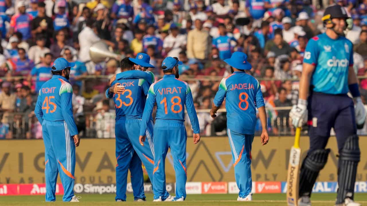 India vs England : ക്യാച്ചുകൾ കളഞ്ഞും എടുത്തും ഇന്ത്യ; ഇംഗ്ലണ്ട് 304 റൺസിന് പുറത്ത് India vs England : ക്യാച്ചുകൾ കളഞ്ഞും എടുത്തും ഇന്ത്യ; ഇംഗ്ലണ്ട് 304 റൺസിന് പുറത്ത്