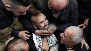 Israel – Hamas: ബന്ദികളെ കൈമാറി ഹമാസ്; 369 പലസ്തീൻ തടവുകാർക്ക് മോചനം, പകരമായി മൂന്ന് പേരെ