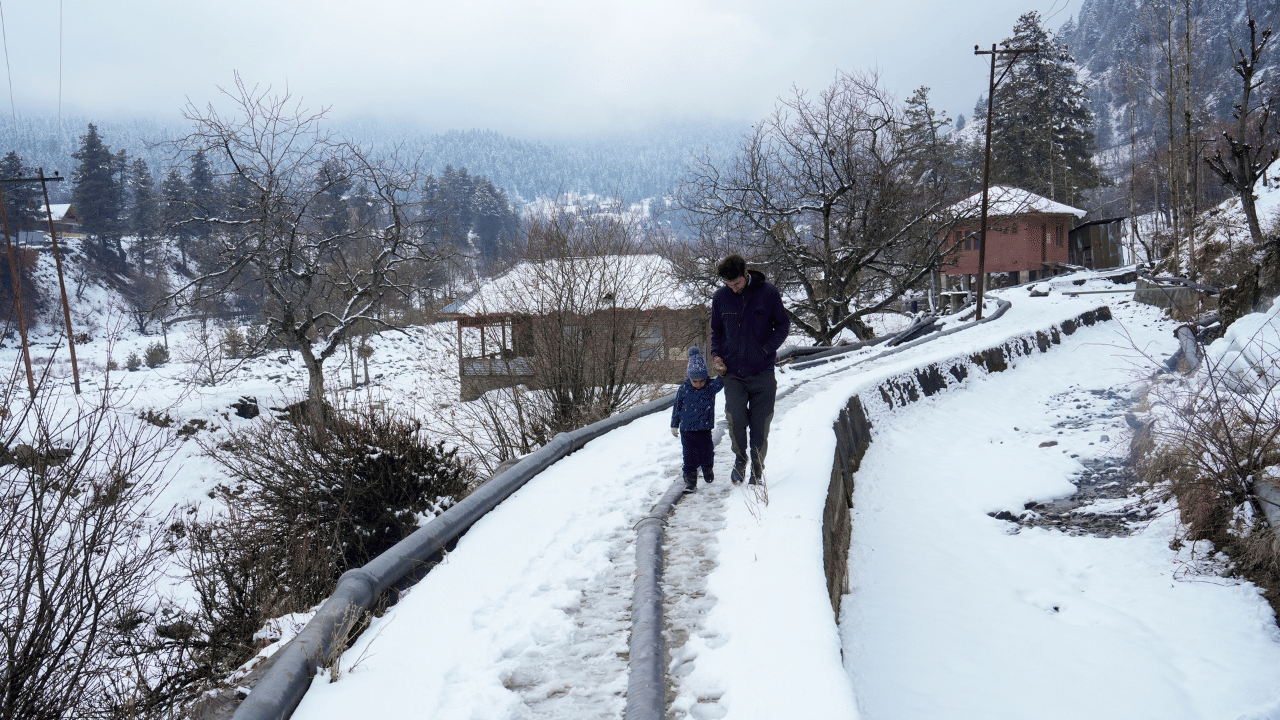 Jammu And Kashmir Attack: ജമ്മു കശ്മീരിൽ സൈനിക വാഹനത്തിന് നേരെ വെടിവെപ്പ്