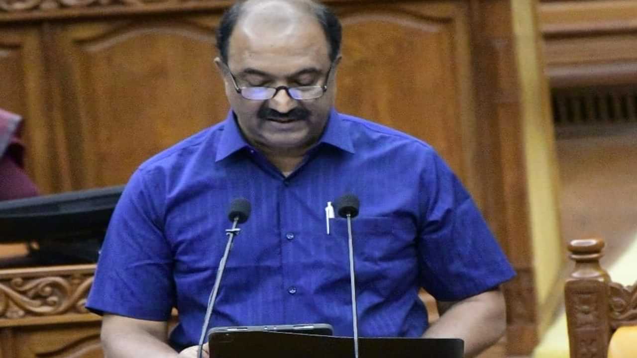 Kerala Budget 2025 : സംസ്ഥാന ബജറ്റ് നാളെ; ക്ഷേമ പെൻഷൻ 2000 കടക്കില്ല? ബജറ്റിൽ കൂട്ടുന്നത് 100? 200? Kerala Budget 2025 : സംസ്ഥാന ബജറ്റ് നാളെ; ക്ഷേമ പെൻഷൻ 2000 കടക്കില്ല? ബജറ്റിൽ കൂട്ടുന്നത് 100? 200?