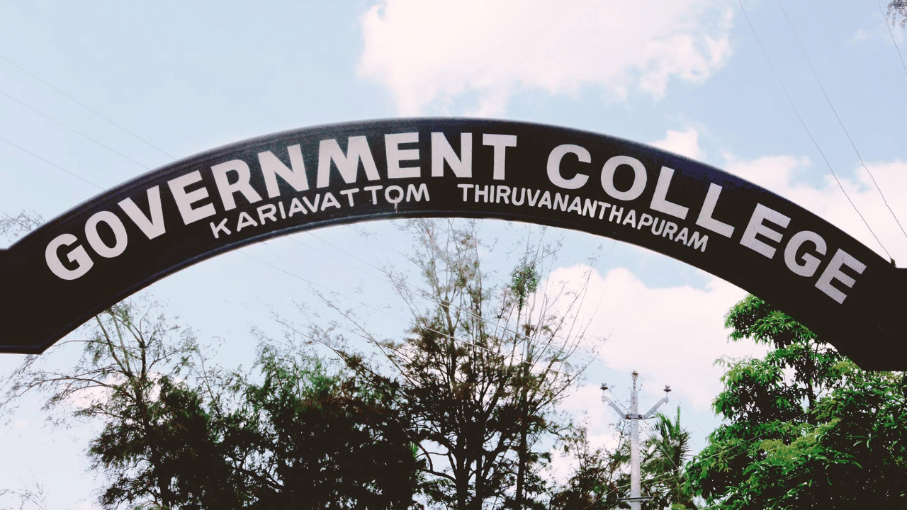Karyavattom Campus Ragging: കാര്യവട്ടം കോളേജിലെ റാഗിങ്: ഏഴ് വിദ്യാർത്ഥികളെ അറസ്റ്റ് രേഖപ്പെടുത്തി വിട്ടയച്ചു Karyavattom Campus Ragging: കാര്യവട്ടം കോളേജിലെ റാഗിങ്: ഏഴ് വിദ്യാർത്ഥികളെ അറസ്റ്റ് രേഖപ്പെടുത്തി വിട്ടയച്ചു