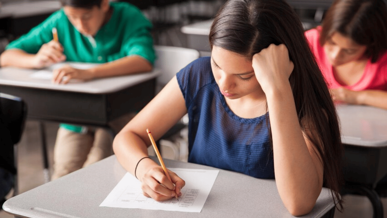 Kerala High School Exams: ക്ലാസുകൾ പൂർത്തിയായില്ല; ഫെബ്രുവരിയിൽ നടത്താനിരുന്ന എട്ട്, ഒൻപത് ക്ലാസുകളിലെ ചില പരീക്ഷകൾ മാറ്റി