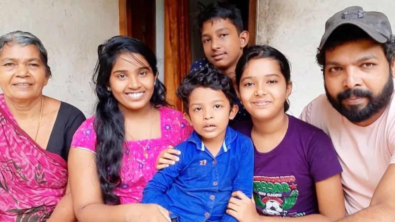 40.6 ലക്ഷം ആളുകളാണ് നമ്മുടെ രാജ്യത്ത് സോഷ്യല് മീഡിയ ഇന്ഫ്ളുവന്സര്മാരായിട്ടുള്ളത്. ക്വറൂസ് എന്ന ഇന്ഫ്ളുവന്സര് മാര്ക്കറ്റിങ് ഇന്റലിജന്സ് പ്ലാറ്റ്ഫോം പുറത്തുവിട്ട കണക്കിലാണ് ഇക്കാര്യം പറയുന്നത്. (Image Credits: Facebook)