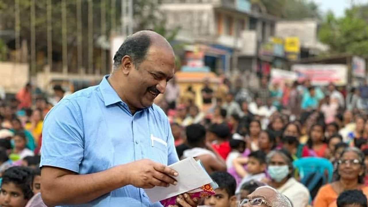 Kerala Budget 2025 : സര്‍വീസ് പെന്‍ഷന്‍, ശമ്പള പരിഷ്‌കരണ കുടിശികകളുമായി ബന്ധപ്പെട്ട് സുപ്രധാന പ്രഖ്യാപനം; ബജറ്റിലെ ആദ്യ ആശ്വാസം ജീവനക്കാര്‍ക്ക്‌