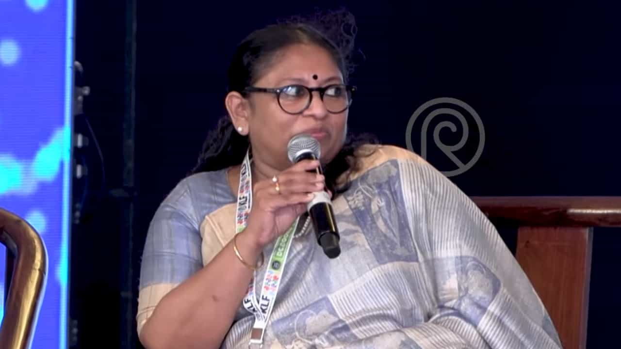 KR Meera: ചില സമയത്തൊക്കെ കഷായം കൊടുക്കേണ്ടിവന്നാൽ പോലും...; കെആർ മീരയുടെ പ്രസ്താവന വിവാദത്തിൽ KR Meera: ചില സമയത്തൊക്കെ കഷായം കൊടുക്കേണ്ടിവന്നാൽ പോലും...; കെആർ മീരയുടെ പ്രസ്താവന വിവാദത്തിൽ