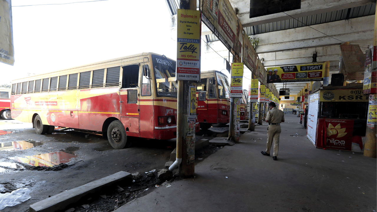 KSRTC Strike: ശമ്പളവിതരണത്തിൽ കൃത്യതയില്ല, ചർച്ച പരാജയം; ചൊവ്വാഴ്ച കെഎസ്ആർടിസി പണിമുടക്ക് KSRTC Strike: ശമ്പളവിതരണത്തിൽ കൃത്യതയില്ല, ചർച്ച പരാജയം; ചൊവ്വാഴ്ച കെഎസ്ആർടിസി പണിമുടക്ക്