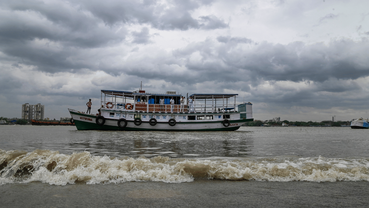 Kerala Coastal Alert: കടൽക്ഷോഭം രൂക്ഷമാകാൻ സാധ്യത; കള്ളക്കടൽ ജാഗ്രതാ നിർദേശം, കന്യാകുമാരി തീരങ്ങളിൽ മുന്നറിയിപ്പ്