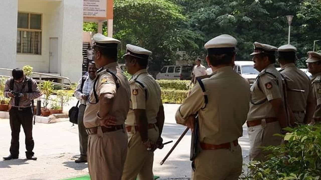 Customs Officers: കസ്റ്റംസ് ഉദ്യോഗസ്ഥരെ പോലീസ് പീഡിപ്പിക്കുന്നു; പരാതി നല്‍കി ചീഫ് കമ്മീഷണര്‍