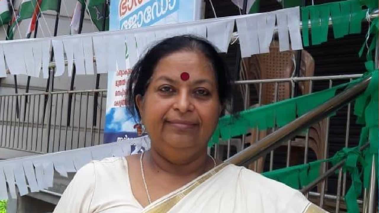 Half Price Scam : പാതിവില തട്ടിപ്പുകേസ്; പ്രതികള്‍ മൂന്നാഴ്ചയ്ക്കുള്ളില്‍ കീഴടങ്ങണമെന്ന് കോടതി; ലാലി വിന്‍സന്റിന് ജാമ്യം